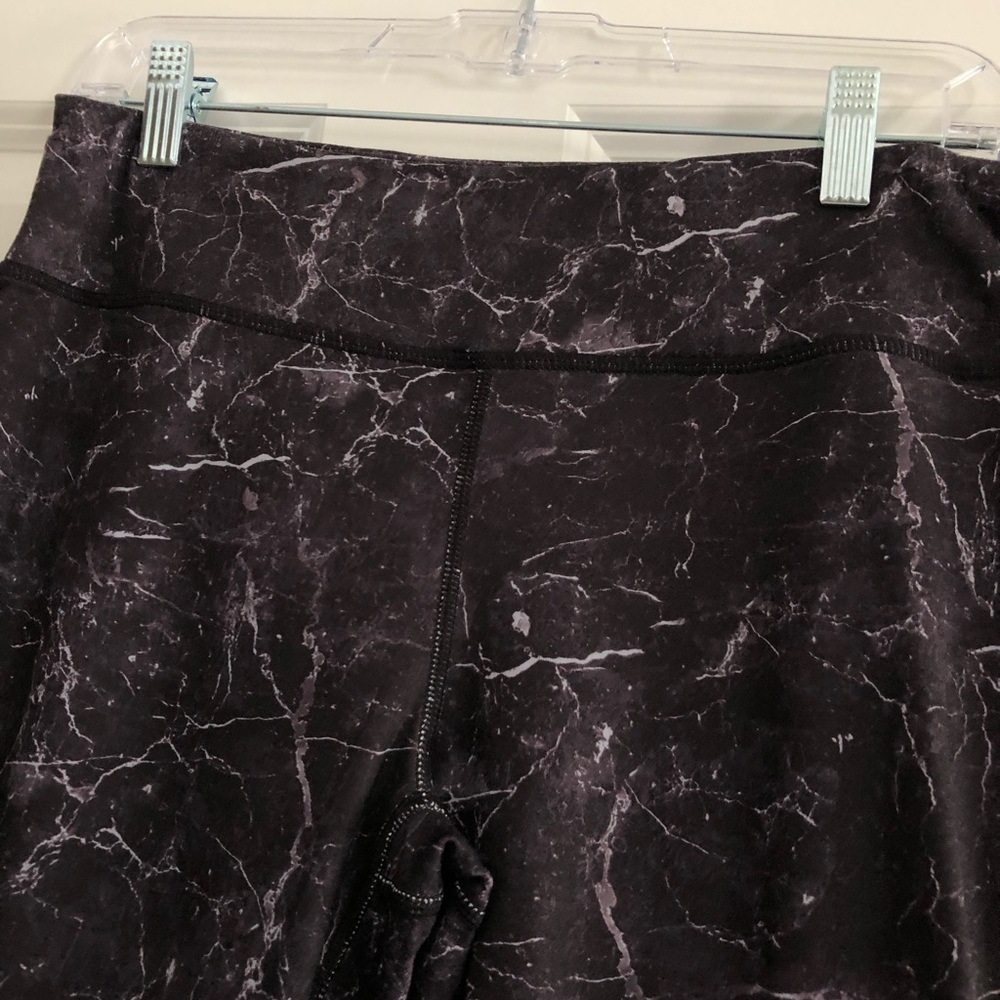 Black Marble Design Active Wear Yoga Leggings - Picture 5 of 8